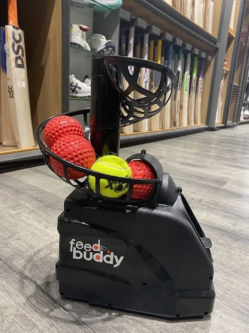 Feed Buddy – ball thrower