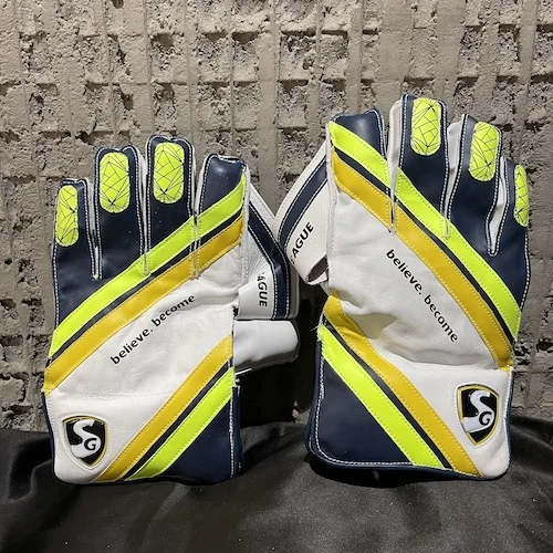 SG League wicket keeping gloves