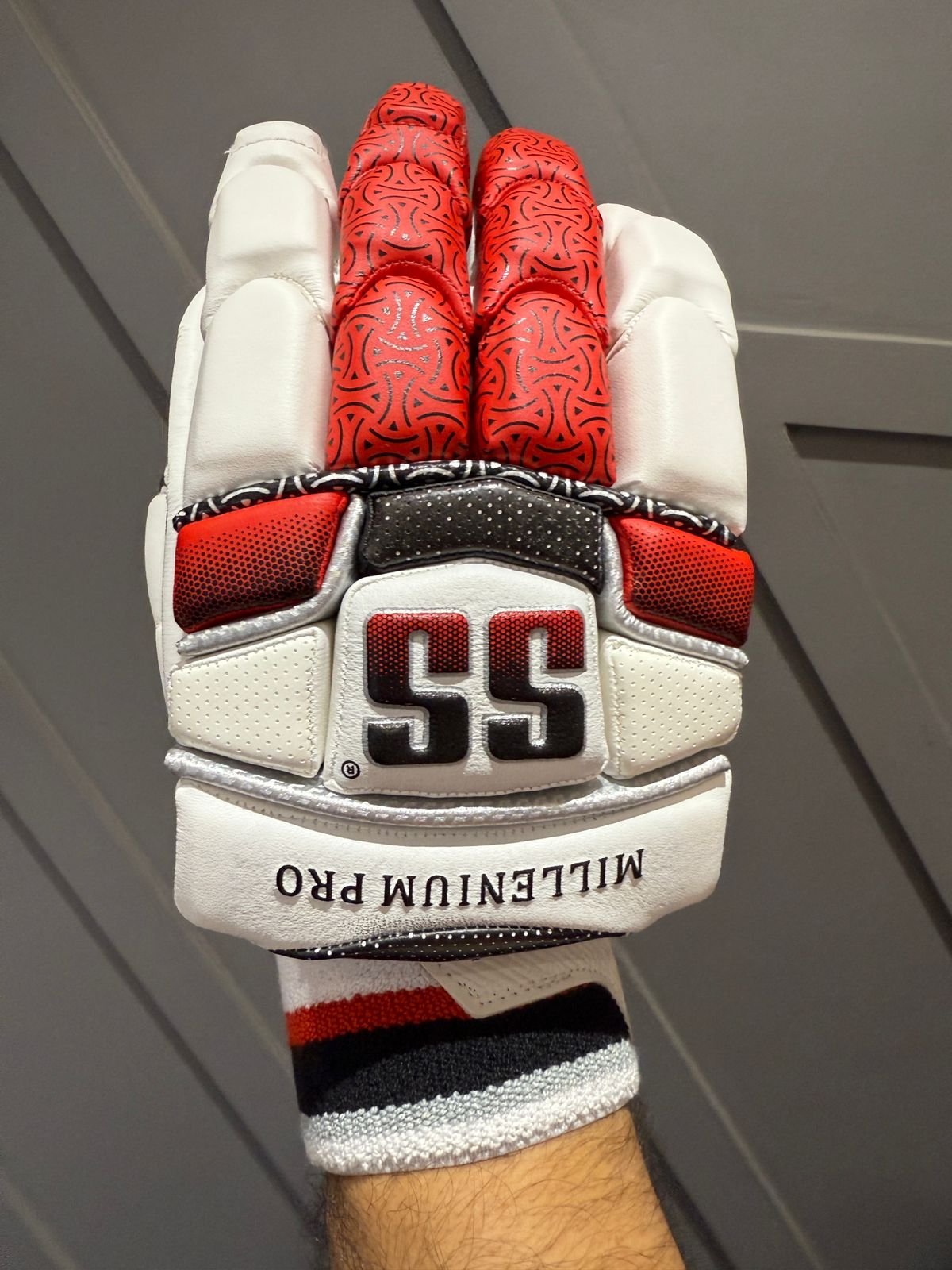 Sunridges Millenium Pro Batting Gloves