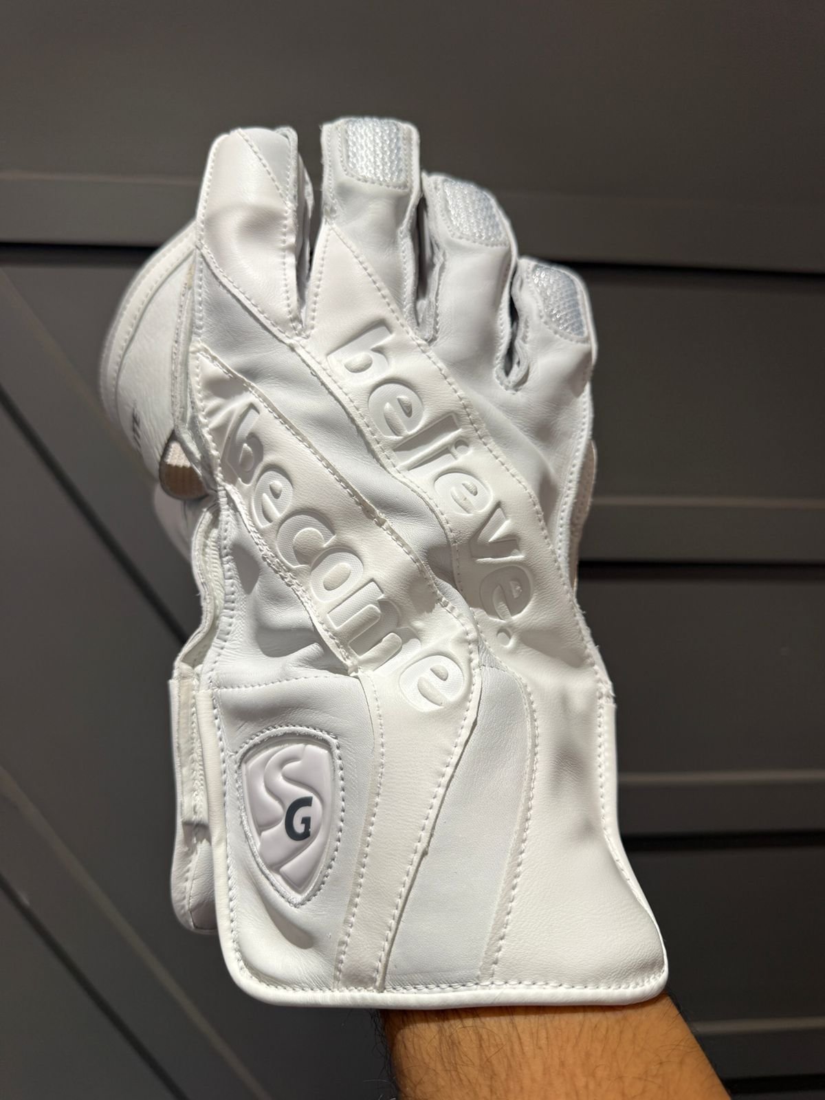SG Hilite White wicket keeping gloves