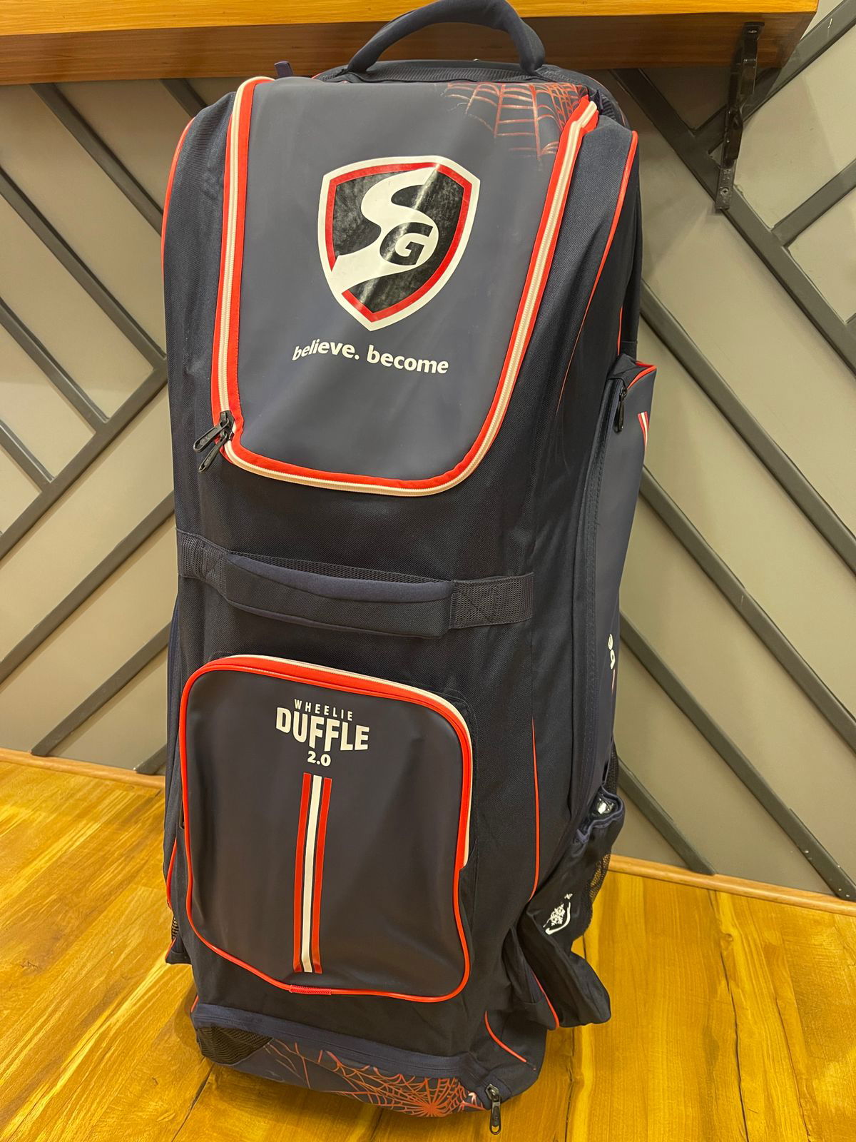 SG RP Wheelie Duffle Bag