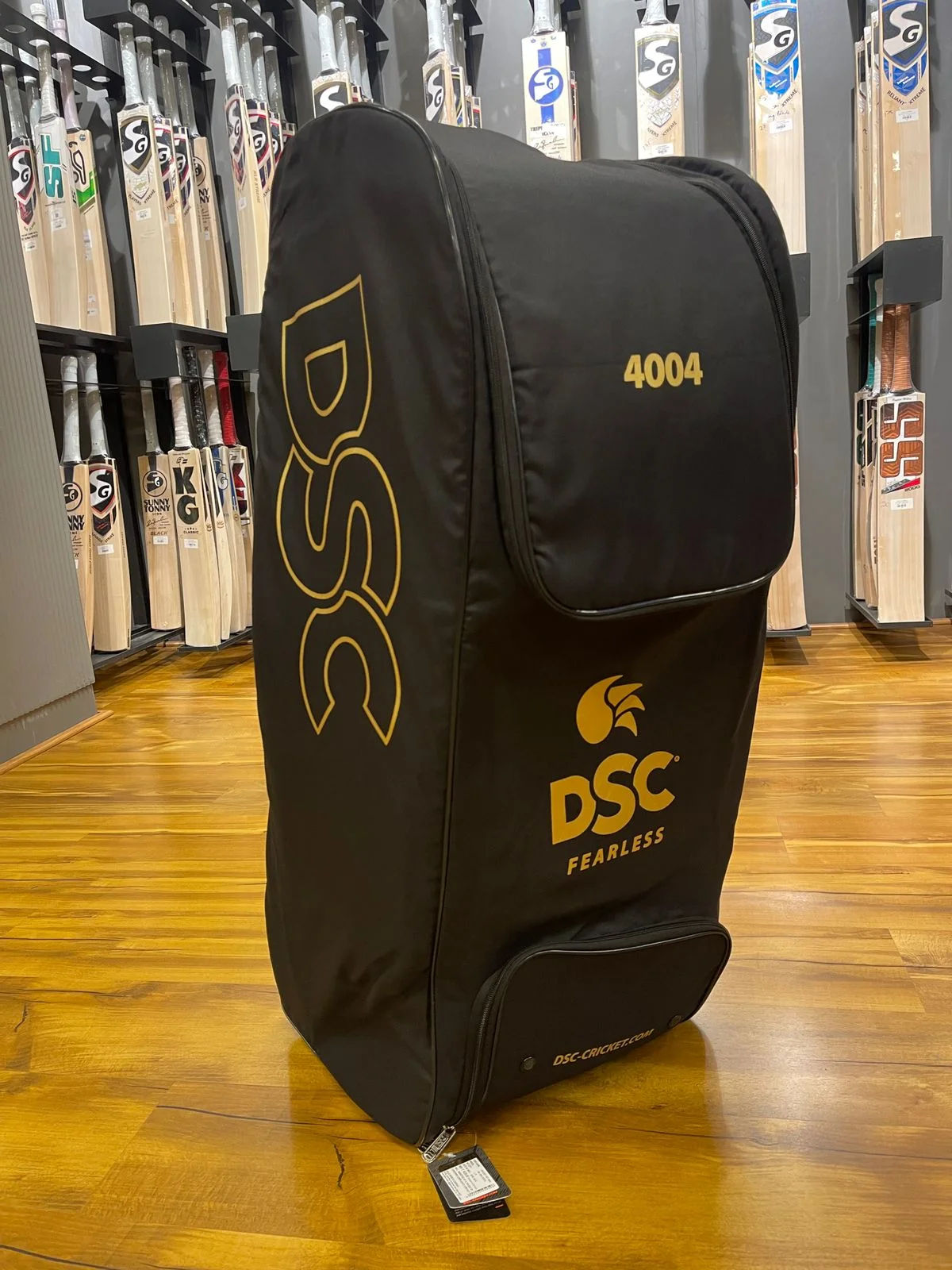 DSC 4004 Wheelie Duffle Cricket Kit Bag