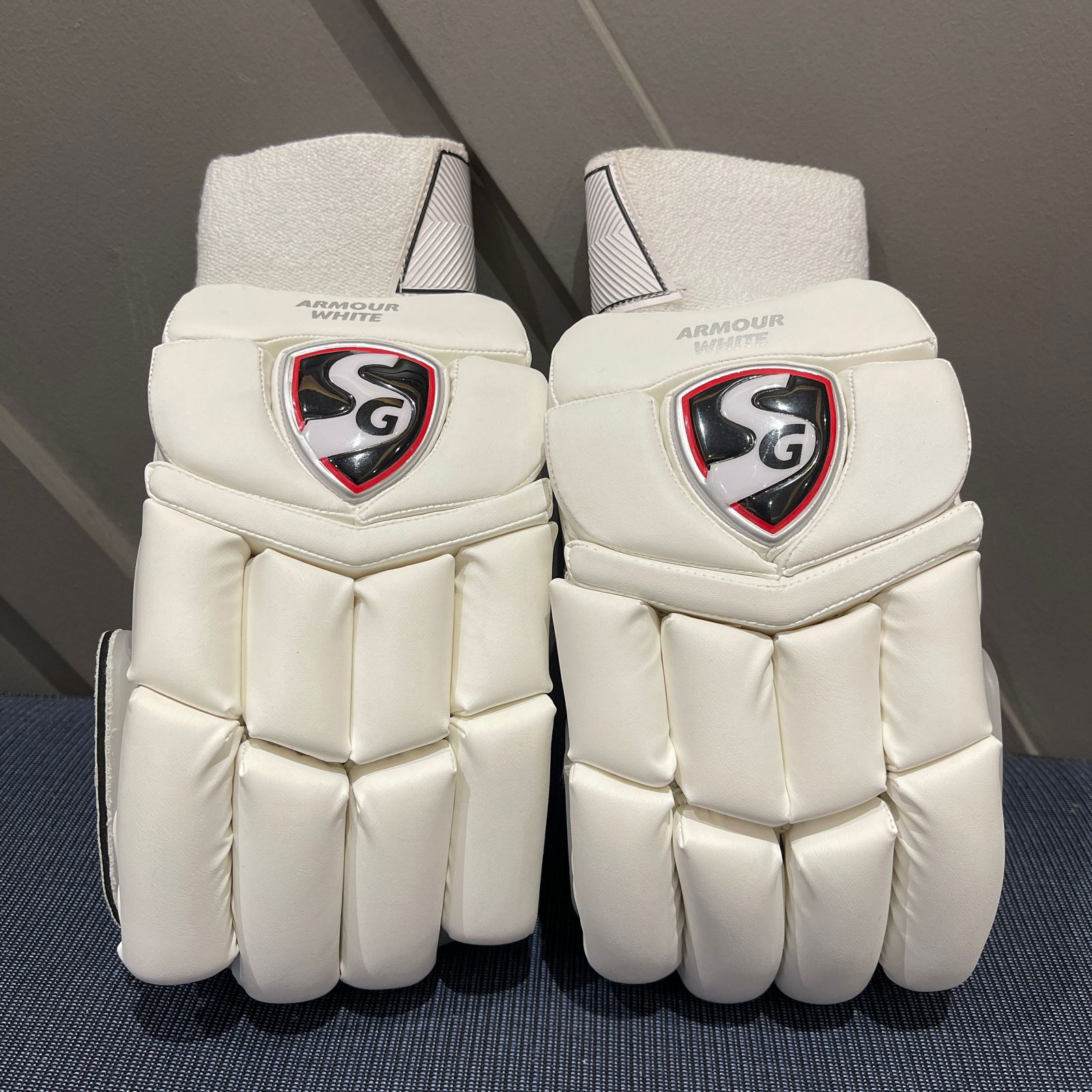 SG Armour White Batting Gloves