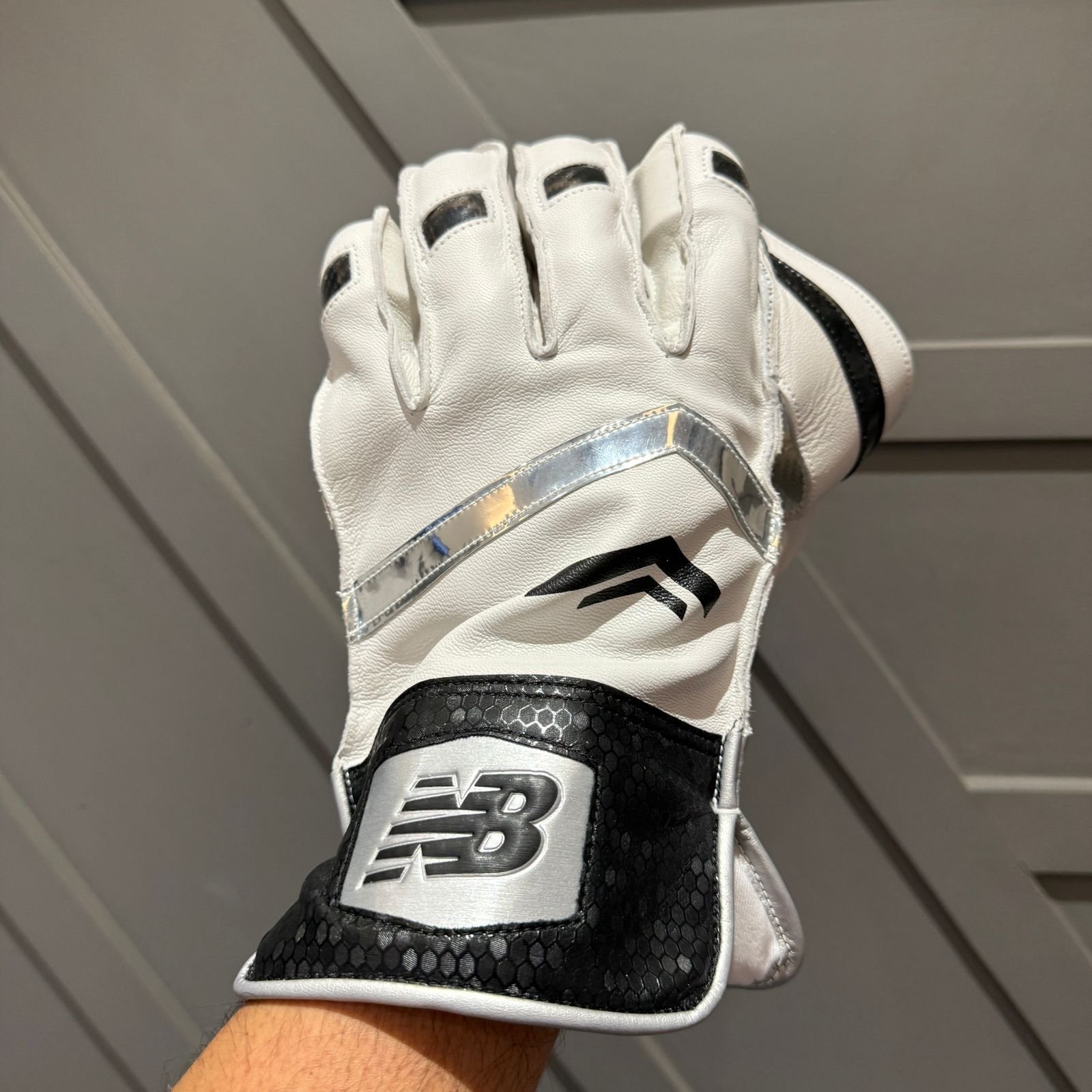 New Balance 8i Wicket Keeping Gloves