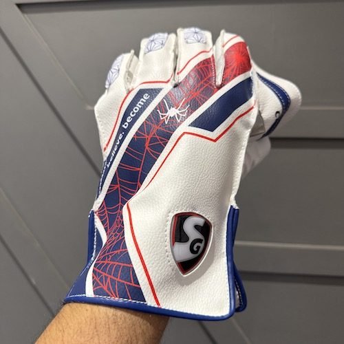 SG CLUB Wicket keeping Gloves – Junior