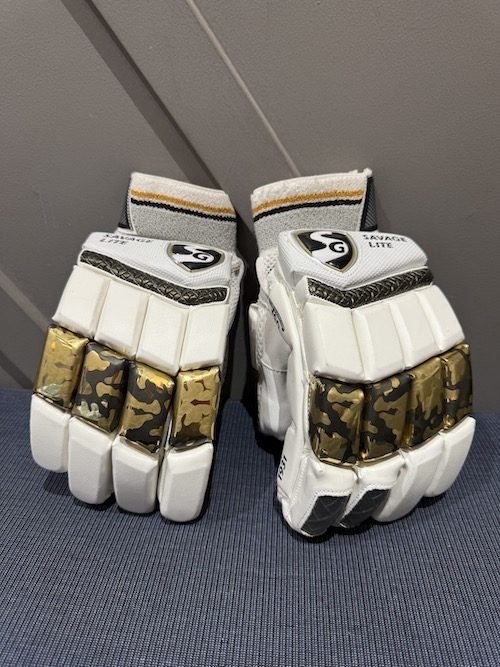 SG Savage Lite Batting gloves Sale