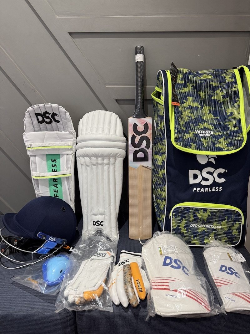 DSC valence cricket set