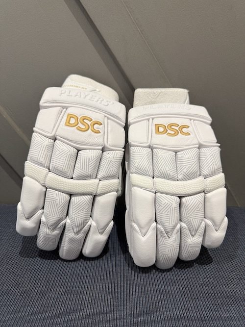DSC Players batting gloves
