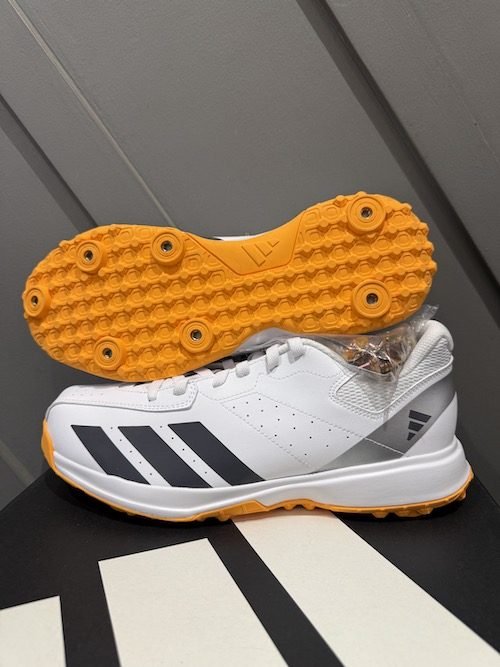 Adidas Howzatt spikes JQ 8550