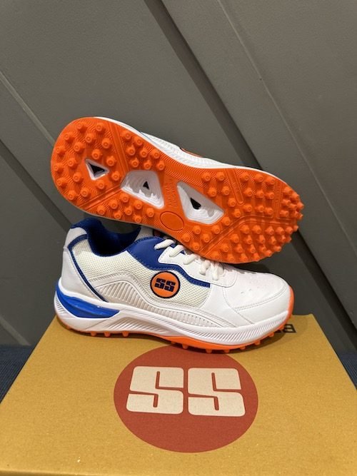 SS Master cricket shoes