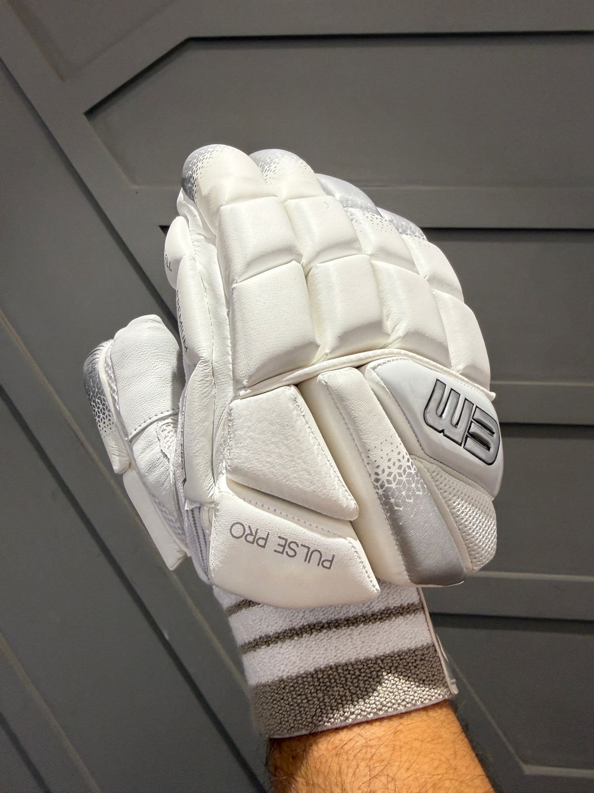 EM PULSE PRO GLOVES