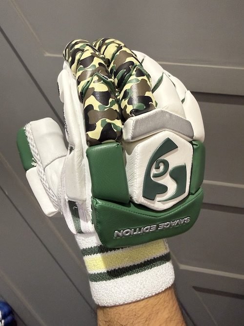 Sg Savage edition batting gloves