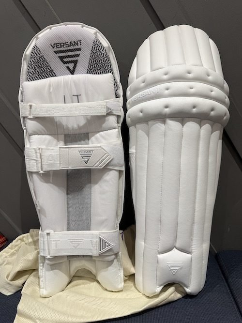 Versant LIT BATTING Legguard